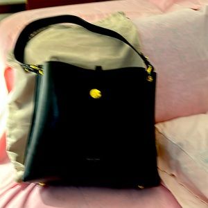 Cnoles & Design smooth black leather bag